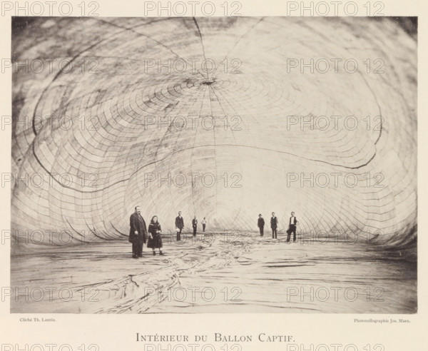 Intérieur du Ballon Captif, People in a tethered balloon during the world exhibition in Antwerp,