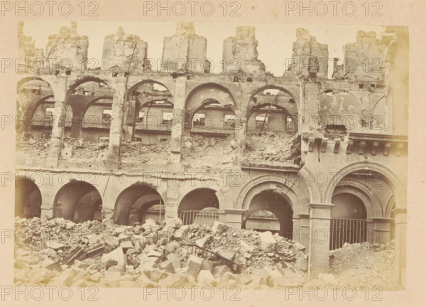Ministère des finances, View of a destroyed Ministry of Finance, photograph, page, 1871,