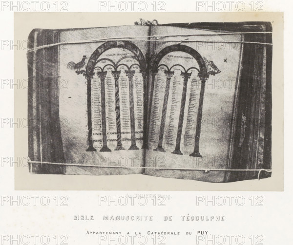 Bible manuscrite de Téodulphe, Bible from the cathedral of Le Puy-en-Velay, photograph, page,