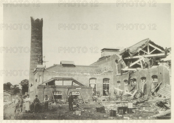 Collapsed cotton mill in Nagoya, page, photomechanical print, Nagoya, cliché maker: Kazumasa Ogawa,