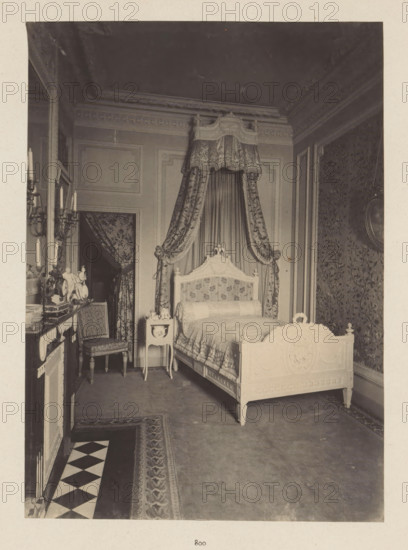 Room in the house of Antonin Terme with decorated bed, photograph, page, Liège, c. 1880 - in or