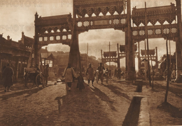 Paifang in Beijing, page, photomechanical print, photographer: Donald Mennie, Beijing, cliché