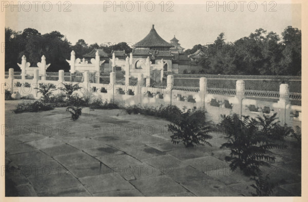 Altar of Heaven in Beijing, page, photomechanical print, photographer: Donald Mennie, Beijing,