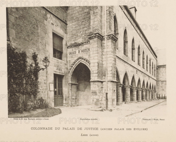Colonnade du Palais de Justice (Ancien Palais des Évêques), View of a colonnade of the courthouse
