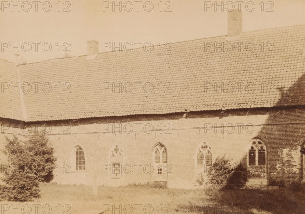 Exterior of the cloister of Ter Apel Monastery, photograph, annotation: 'Ter Apel', annotation: