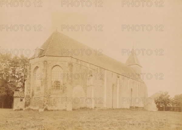 North side of the Church of Vlagtwedde, photograph, annotation: 'Vlagtwedde, north side NH church,