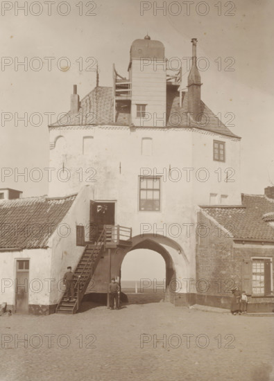 View of the Vischpoort in Harderwijk, photograph, annotation: '1905 Harderwijk, From the Estate of