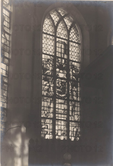 Painted window in the Castle Chapel of Egmond in Egmond aan den Hoef, photograph, annotation: