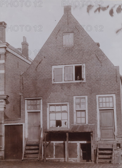 Façade of Buitenveer 141 in Weesp, photograph, annotation: 'Buitenveer 141, demolished Nov. 1911,
