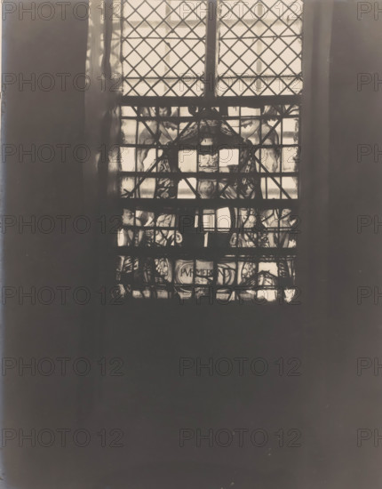 Painted window in the Castle Chapel Egmond in Egmond aan den Hoef, photograph, annotation: 'Egmond
