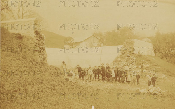 Workers at a construction site, photograph, photographer: Edouard Boulland, Vevey, c. 1880 - c.