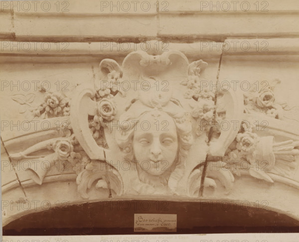 XVIIth century - Bas-relief provenant d'une maison à Caen., Bas-relief with a woman's face, from a