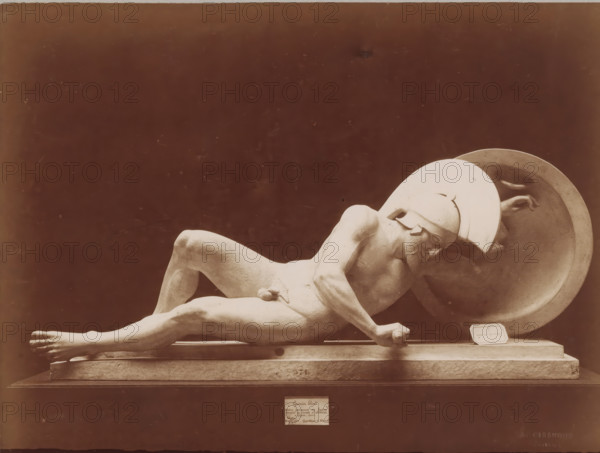 Sculpture of a wounded soldier, from the pediment of the temple at Aegina, Art grec - Guerrier