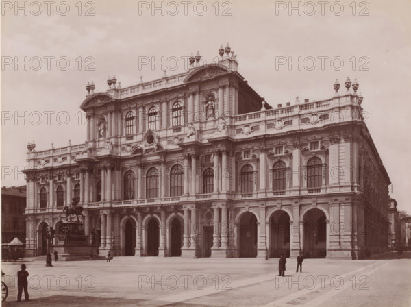 Piazza Carlo Alberto. - Facciata moderna del Palazzo Carignano, View of the Piazza Carlo Alberto