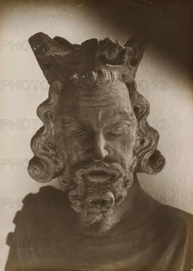 Sculpture in the cloister of Bamberg Cathedral, Cloister, Head, album page, photograph, This photo