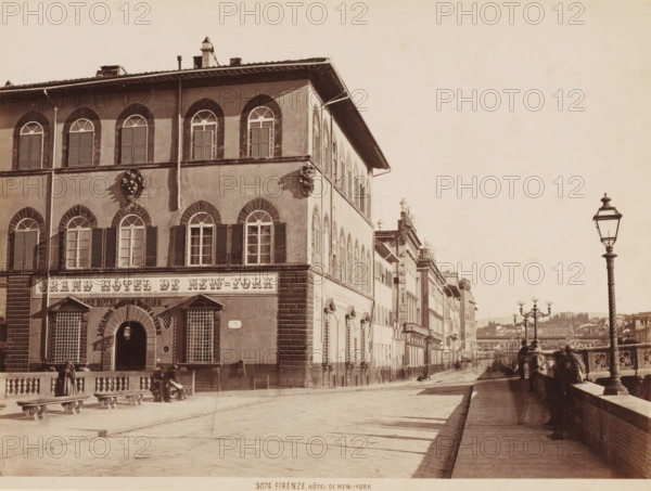 Grand Hotel de New-York, Florence, Italy, photograph, View in a street along the Arno?, with the