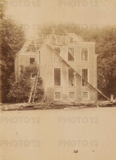 Dekema State in Weidum during the demolition, photograph, annotation: 'Weidum, Weidum, Dekema, gem.