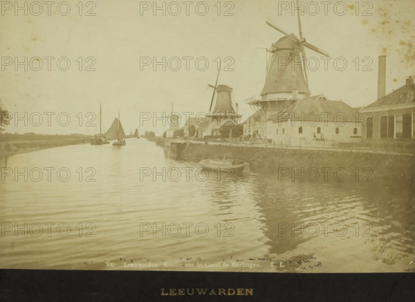 Mills along the canal from Leeuwarden to Harlingen, photograph, inscription: '700 Leeuwarden.