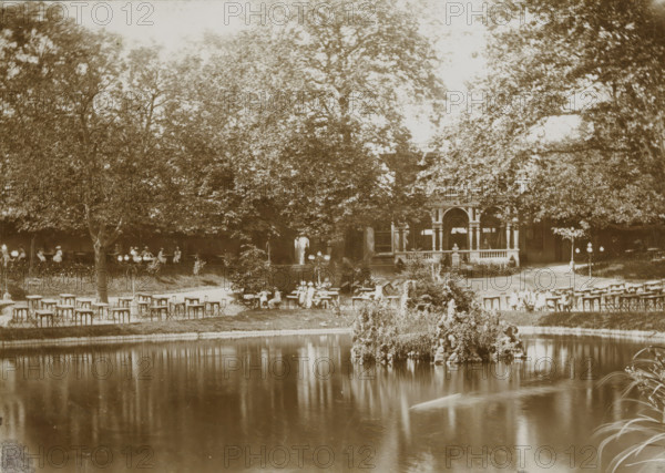 View of a park with a pond, presumably in Leeuwarden, photograph, Leeuwarden, 1890 - 1910,