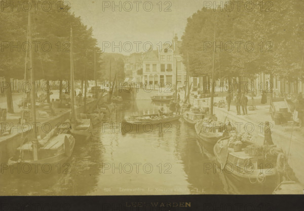 Street view with canal in Leeuwarden, photograph, number: '... 50', retailer's mark: 'B. SMEDING,