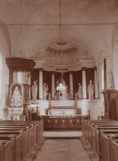 Interior of the St. Lambertus Church in Huisseling, photograph, annotation: 'Municipality of