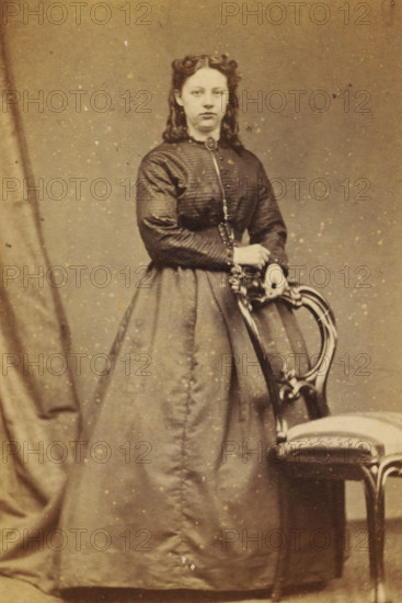 Portrait of an unknown young woman from the Marmelstein family, photograph, carte-de-visite,