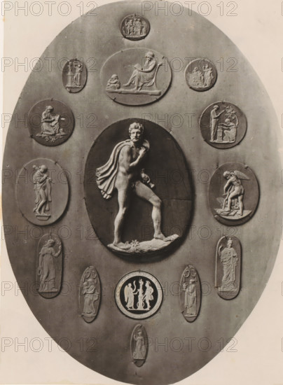 Medallion and fourteen cameos, photograph, page, photographer: Joseph Cundall, c. 1868 - in or