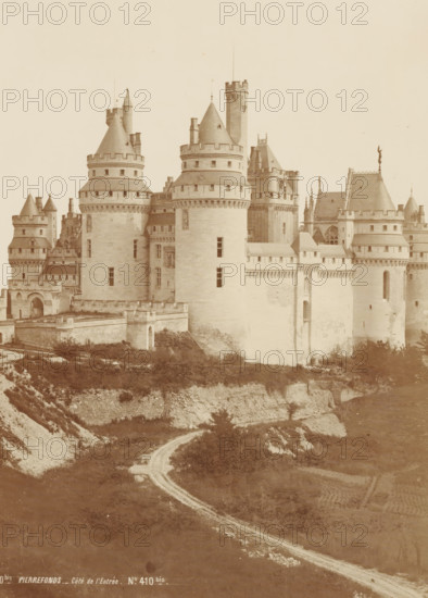 Vue d'Ensemble - Côté de l'entrée, View of the castle of Pierrefonds, France, Chateau de