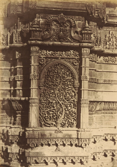 The Shápoor Mosque.- Niche from the base of the Northern Minaret, Decorations on a base of a