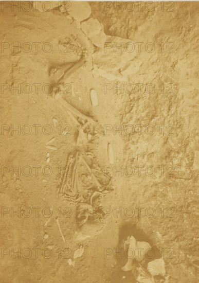 Human skeleton in the caves of Baoussé-Roussé, photograph, page, photographer: Anfossi & Radiguet,