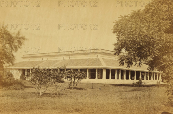 Darus-shafa, View of a hospital, Dar-us Shafa, in Lucknow, photograph, page, number: '8',