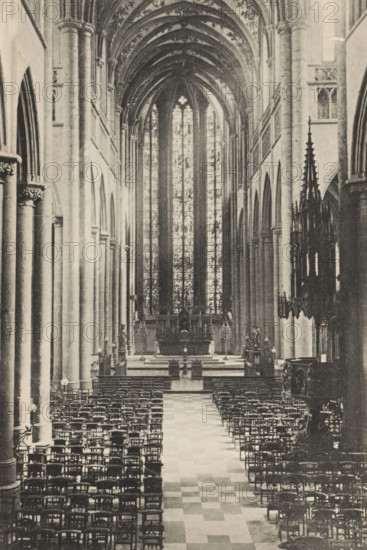 Huy. - La Collégiale, Interior of the Collegiate Church of Our Lady and Domitian of Huy, page,