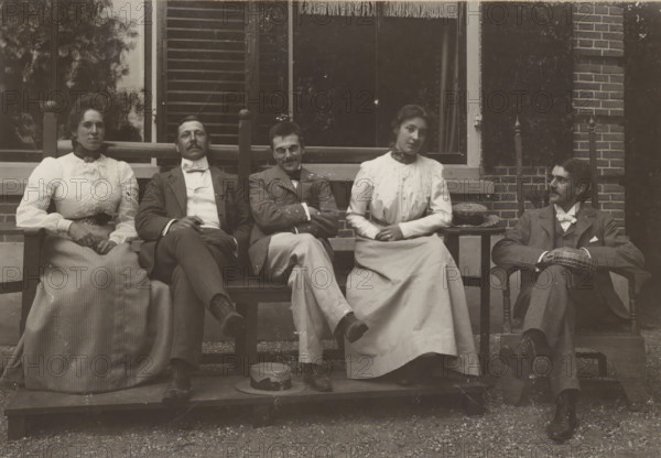 Group portrait with Hedwig Kleintjes, Gerard Aalbersberg, Jan Kleintjes and an unknown man and
