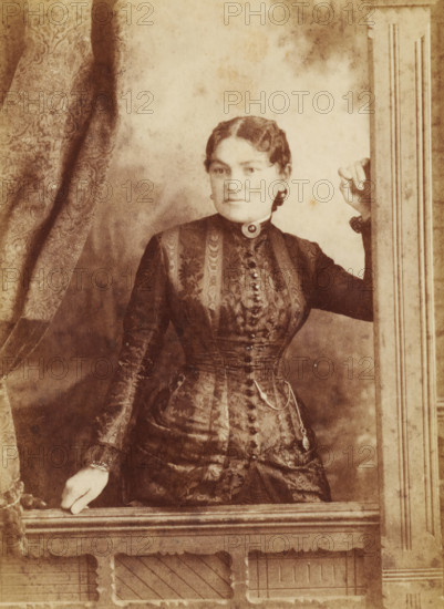 Portrait of Mrs JH McTavish from Winnnipeg, cabinet photograph, photographer: William Notman,