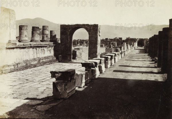 Foro e Tempio di Giove di Pompei., Remains of the forum and the Temple of Jupiter in Pompeii, album