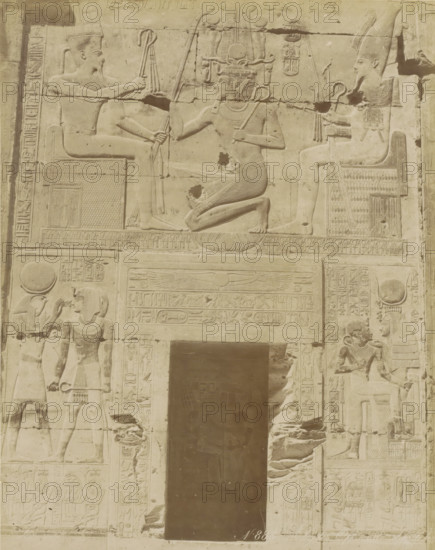 Wall with hieroglyphs and reliefs in Egypt (former title), Abydos Offrande de, Relief in the temple