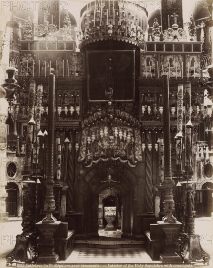 Intérieur du St.-Sépulcre avec ornements. - Interior of the Holy Sepulcher with ornaments.,