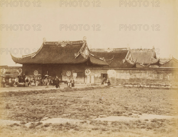 View of a city wall and residences in Shanghai, photograph, annotation: 'Shanghai-Chinese