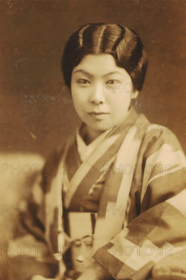 Portrait of an unknown Japanese woman, photograph, address: 'YOKOYAMACHO.HACHOJI., TEL. 320.',