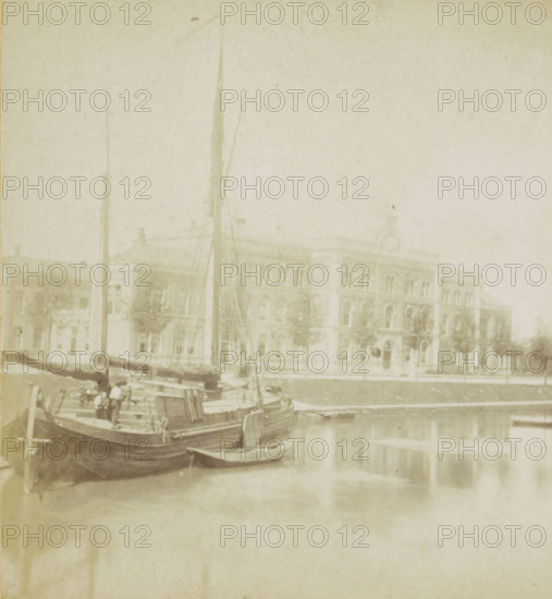 View of the Academic Hospital on the Catharijnesingel in Utrecht, The City Hospital., L'hopital.,