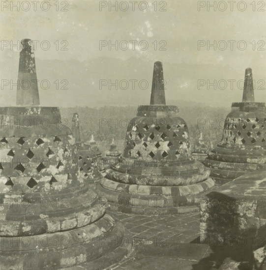 Stupas on Borobudur, Java, Boroboedoer, stereograph, Borobudur, 1900 - 1940, photographer, Central