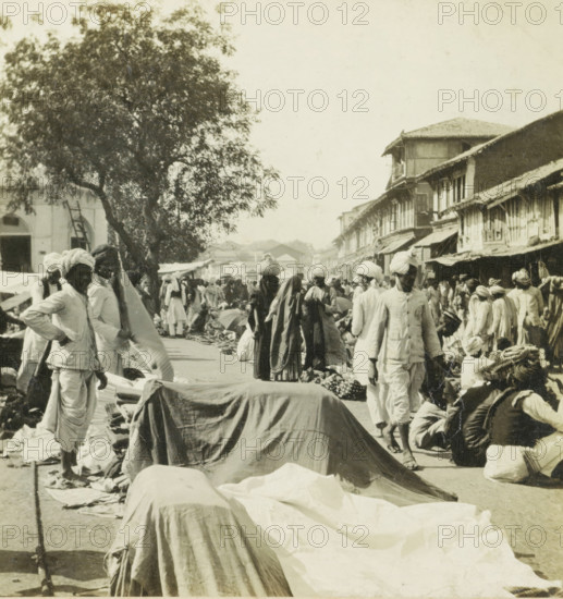 Bazaar in India, stereograph, inscription: 'Bazaar at', India, 1900 - 1920, photographer, paper,