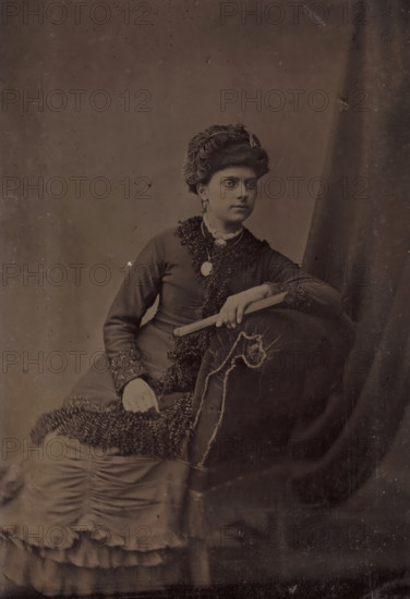 Portrait of an unknown woman with a hat, photograph, 1855 - 1900, photographer, metal, inorganic