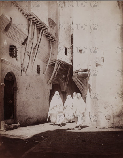 Alger (Rue Arabe), Four unknown veiled women on the street in Algiers, photograph, number: '2018.',