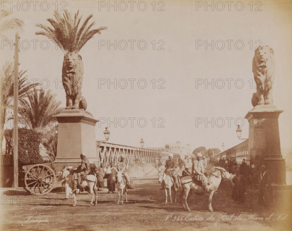 Entrance to the Qasr al-Nil Bridge, Qasr al-Nil Bridge over the Nile in Cairo, photograph, number: