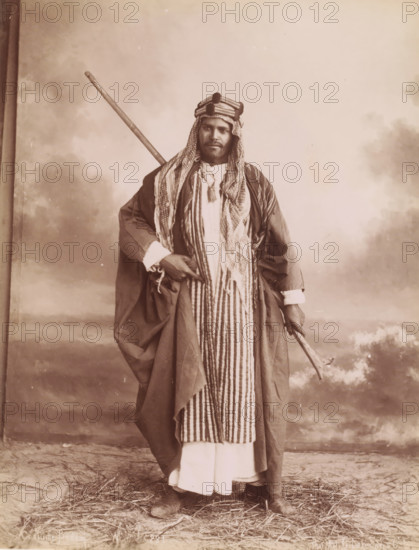 Costume Bedoin, Portrait of an unknown Bedouin man, photograph, number: 'N. 231', photographer: G.