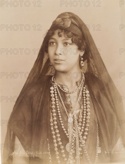 Fille Fellah (Toilette de Ville), Portrait of an unknown Fellah woman, photograph, number: 'No 94',