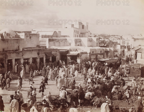 Mds de Légumes, Greengrocers on a square, probably in Tunis, photograph, number: 'No 84',