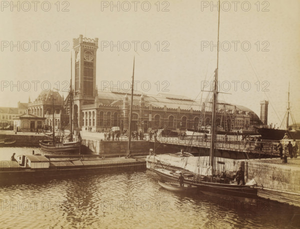 Ostende. La gare, View of the station of Ostend, Belgium, photograph, inscription: 'M&T',
