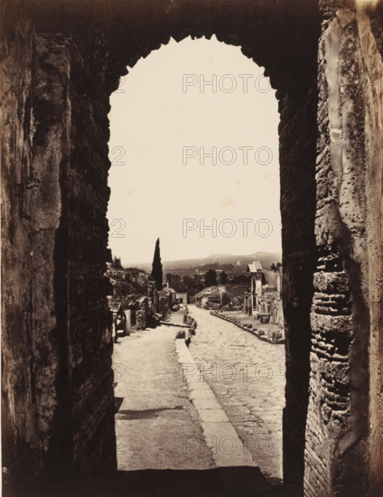 View through the gate of Herculaneum in Pompeii, Italy, photograph, inscription: 'Pompei porte